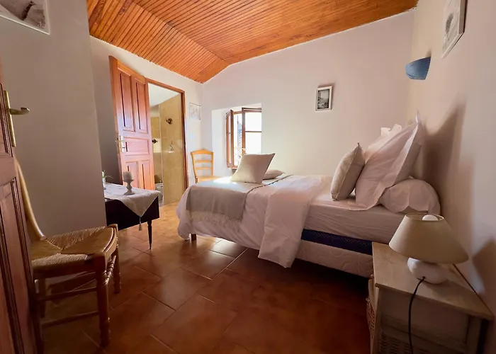 Appartement Location De Vacances, 3 Chambres, *