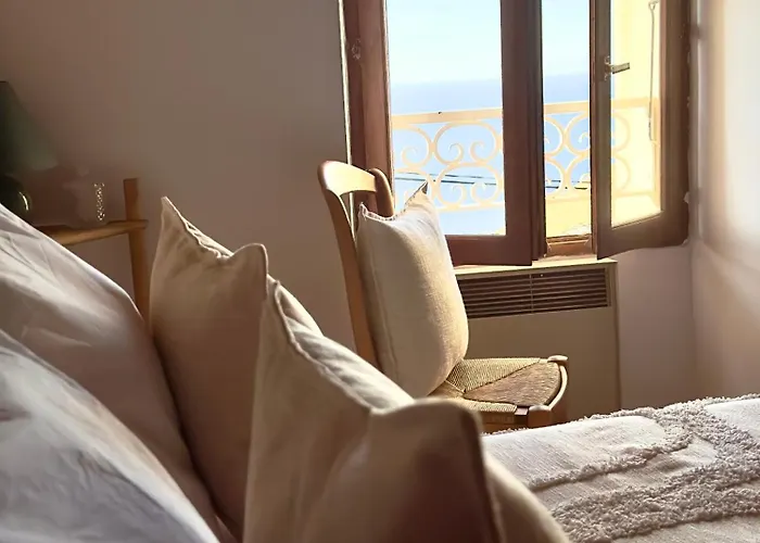 Location De Vacances, 3 Chambres, *